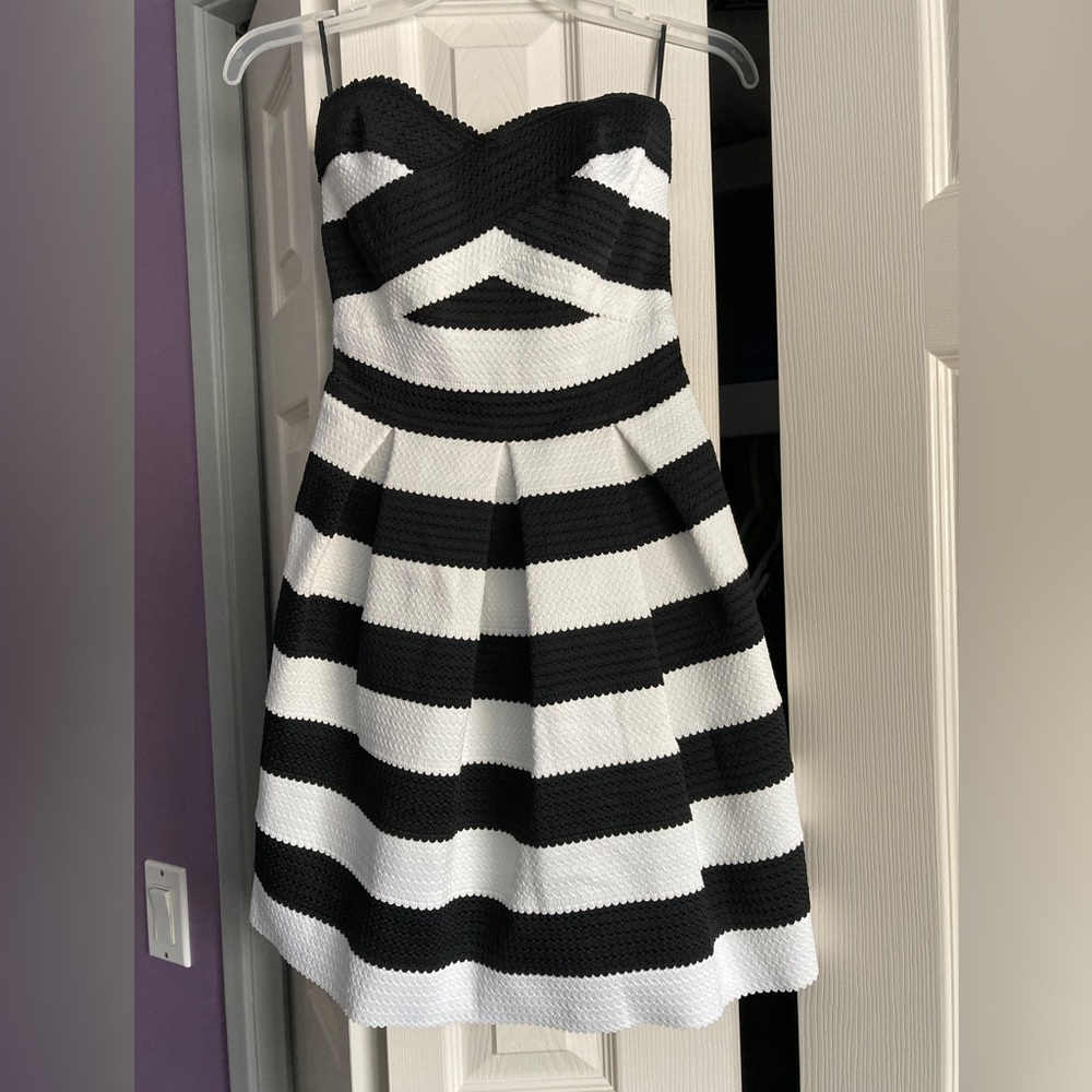 Express black and white dress